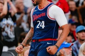 PG电子- 哈登在快船比赛中惊险取胜,回归赛场引发热议的是谁 