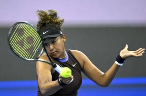 大坂直美在巴塞罗那比赛中战术调整，重返赛场引发热议！