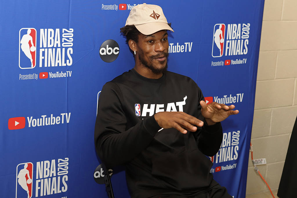 字母哥巅峰对决，大坂直美与40激战MAD分钟，战术调整胜负难料！的简单介绍